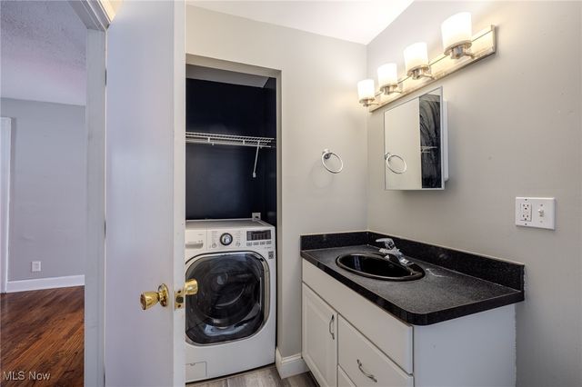 2469 Overlook Road 11, Cleveland Heights, OH 44106