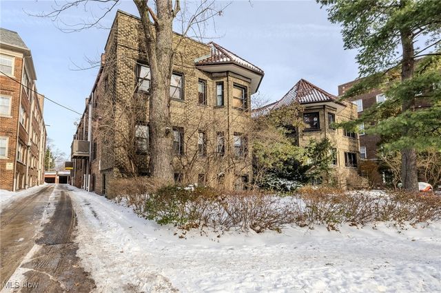 2469 Overlook Road 11, Cleveland Heights, OH 44106