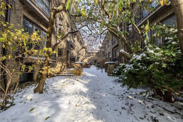 2469 Overlook Road 11, Cleveland Heights, OH 44106