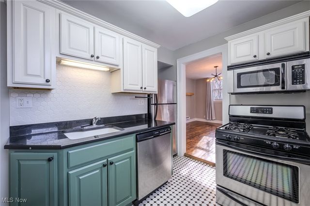 2469 Overlook Road 11, Cleveland Heights, OH 44106