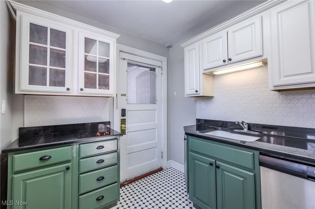 2469 Overlook Road 11, Cleveland Heights, OH 44106