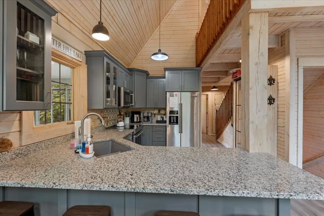 110 Lake Meadow Dr, Smithville, TN 37166