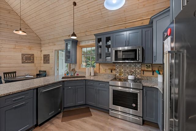 110 Lake Meadow Dr, Smithville, TN 37166