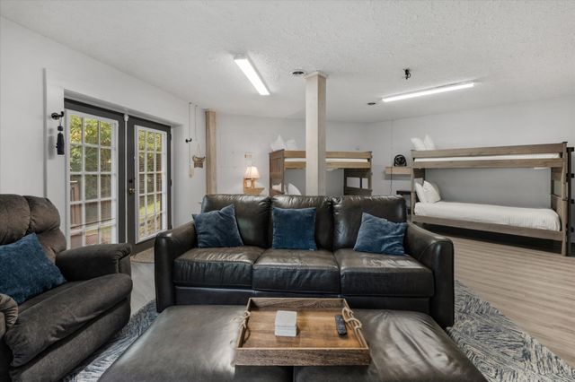 110 Lake Meadow Dr, Smithville, TN 37166