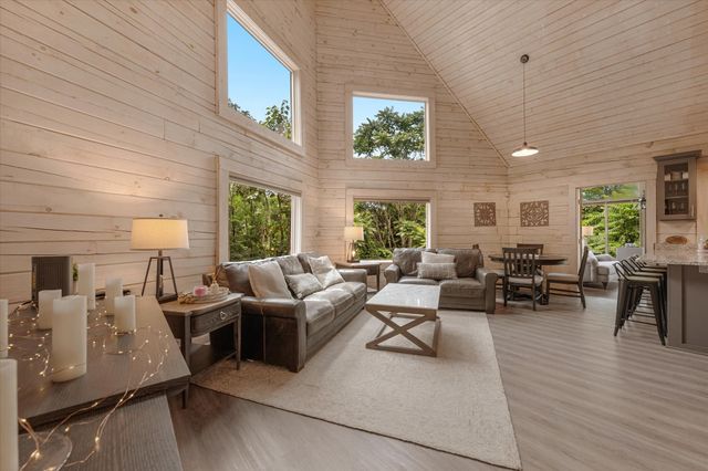 110 Lake Meadow Dr, Smithville, TN 37166