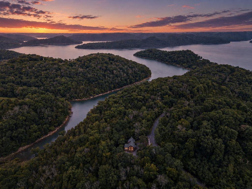 110 Lake Meadow Dr, Smithville, TN 37166