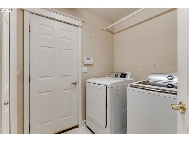 3926 SHASTA VIEW St, Eugene, OR 97405