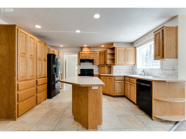3926 SHASTA VIEW St, Eugene, OR 97405