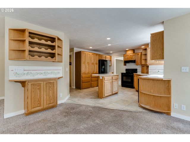 3926 SHASTA VIEW St, Eugene, OR 97405