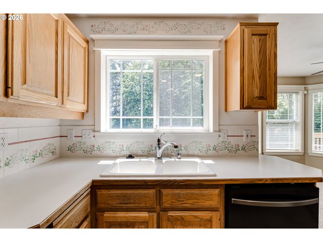 3926 SHASTA VIEW St, Eugene, OR 97405