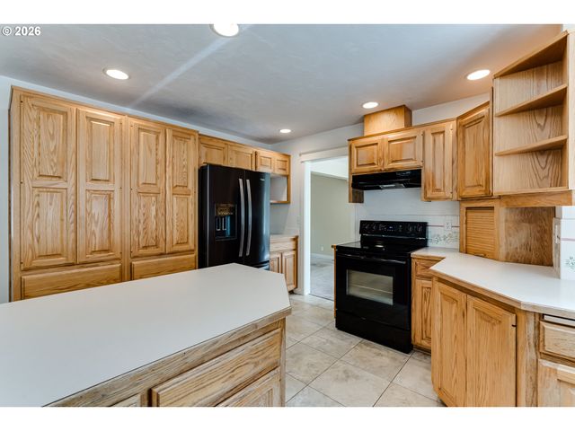 3926 SHASTA VIEW St, Eugene, OR 97405