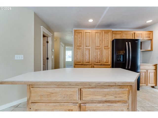 3926 SHASTA VIEW St, Eugene, OR 97405