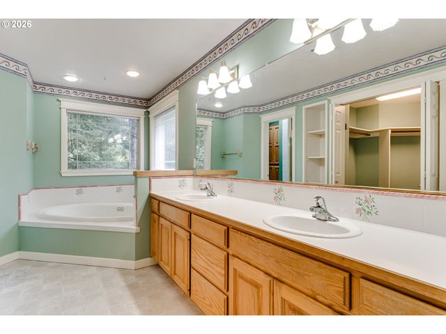 3926 SHASTA VIEW St, Eugene, OR 97405