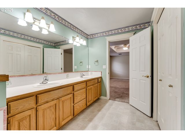 3926 SHASTA VIEW St, Eugene, OR 97405