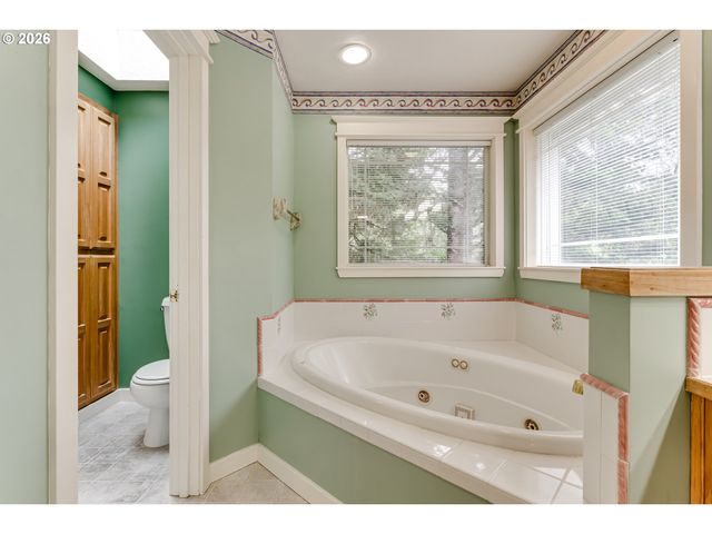 3926 SHASTA VIEW St, Eugene, OR 97405