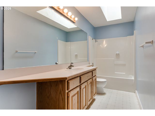 3926 SHASTA VIEW St, Eugene, OR 97405