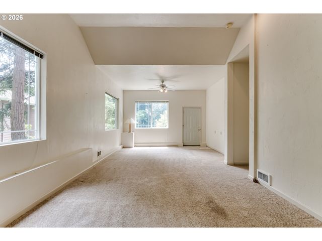 3926 SHASTA VIEW St, Eugene, OR 97405