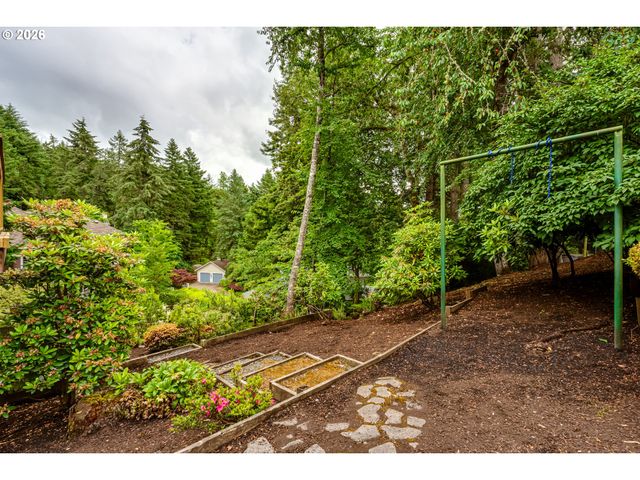 3926 SHASTA VIEW St, Eugene, OR 97405