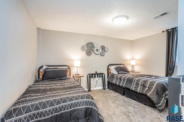 1800 S Covell Ave Avenue, Sioux Falls, SD 57105