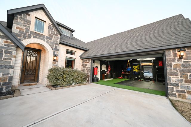 4716 Hazy Hollow Lane, Crowley, TX 76036