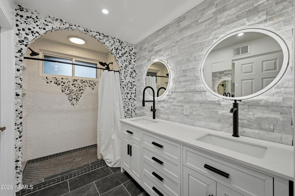 Image 23 of property listing at 1723 N PALM Drive, Tempe, AZ 85288