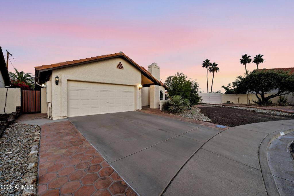 Image 5 of property listing at 1723 N PALM Drive, Tempe, AZ 85288