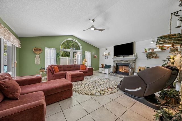 1 BRUNSWICK LANE, Palm Coast, FL 32137