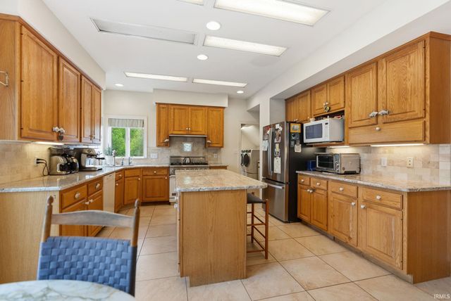 12105 Sylvan Meadows Drive, Fort Wayne, IN 46814