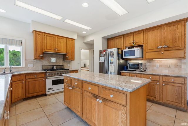 12105 Sylvan Meadows Drive, Fort Wayne, IN 46814