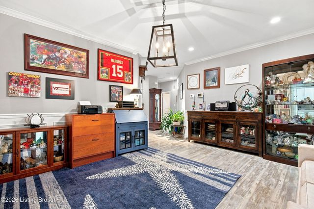 6707 Chestnut View Ct, Louisville, KY 40229