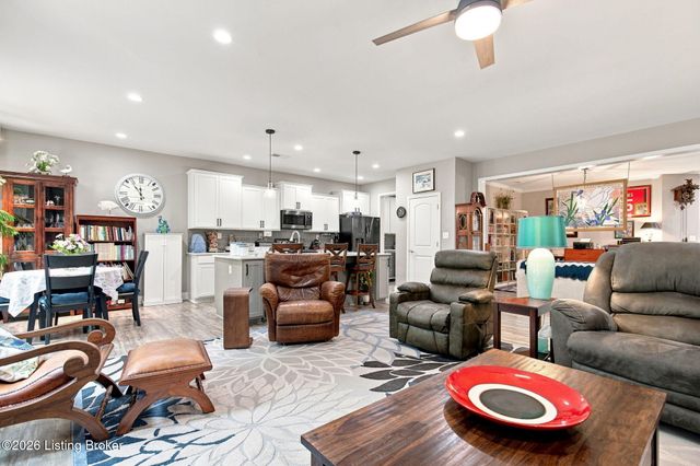 6707 Chestnut View Ct, Louisville, KY 40229