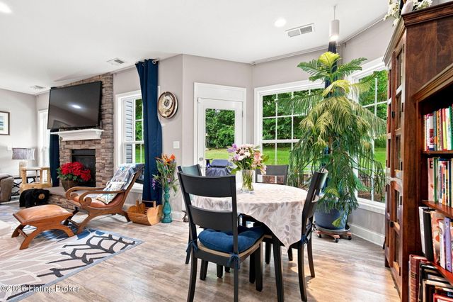 6707 Chestnut View Ct, Louisville, KY 40229