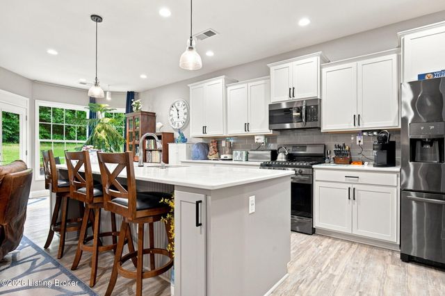 6707 Chestnut View Ct, Louisville, KY 40229
