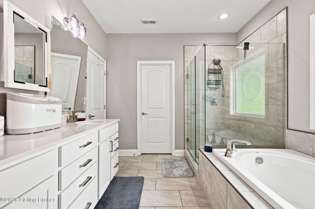 6707 Chestnut View Ct, Louisville, KY 40229