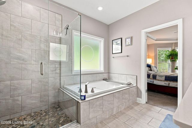 6707 Chestnut View Ct, Louisville, KY 40229