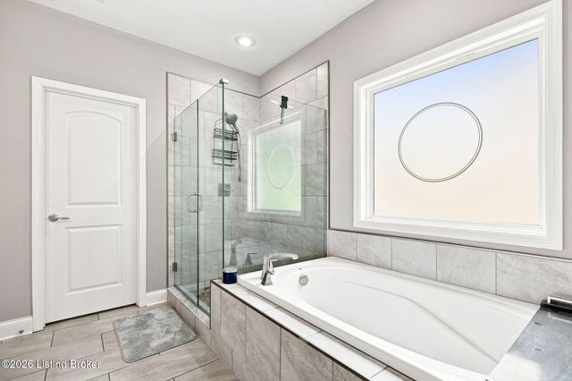 6707 Chestnut View Ct, Louisville, KY 40229