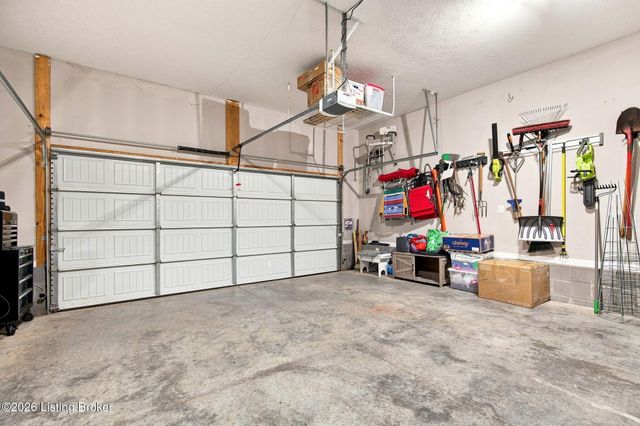 6707 Chestnut View Ct, Louisville, KY 40229