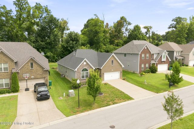 6707 Chestnut View Ct, Louisville, KY 40229