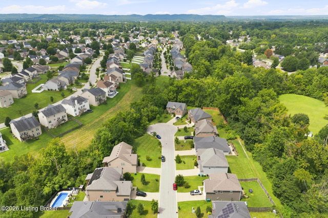 6707 Chestnut View Ct, Louisville, KY 40229