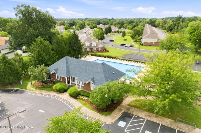 6707 Chestnut View Ct, Louisville, KY 40229