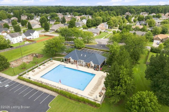 6707 Chestnut View Ct, Louisville, KY 40229