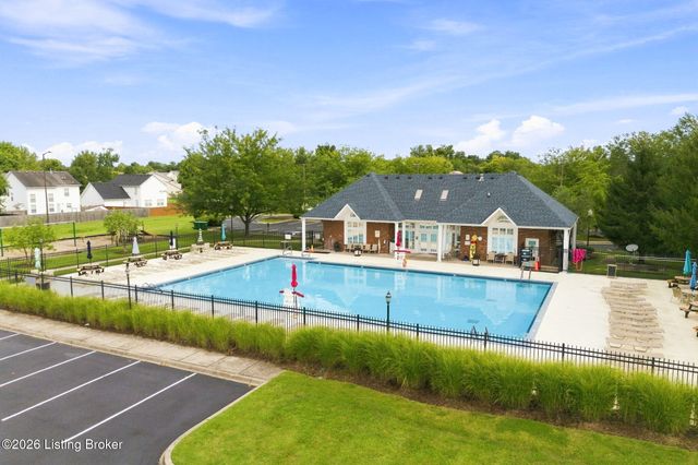 6707 Chestnut View Ct, Louisville, KY 40229