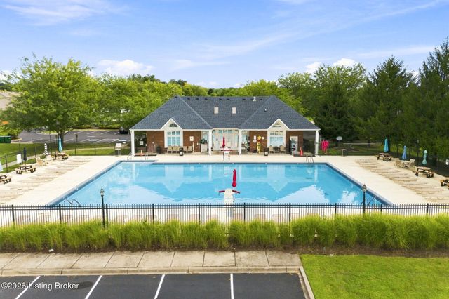 6707 Chestnut View Ct, Louisville, KY 40229