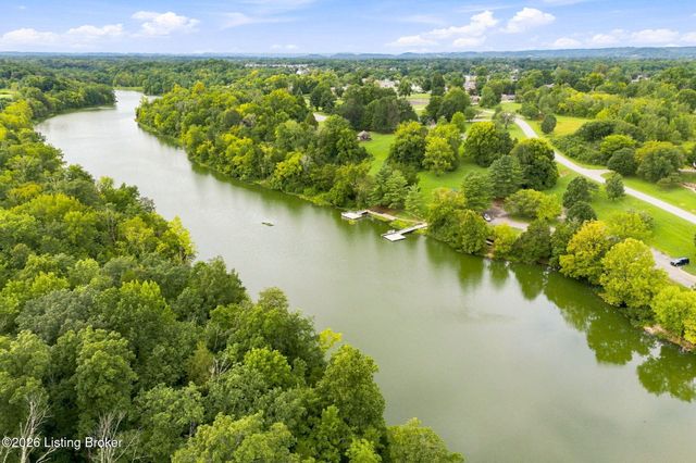 6707 Chestnut View Ct, Louisville, KY 40229