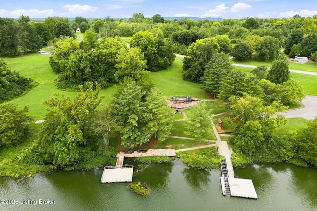 6707 Chestnut View Ct, Louisville, KY 40229