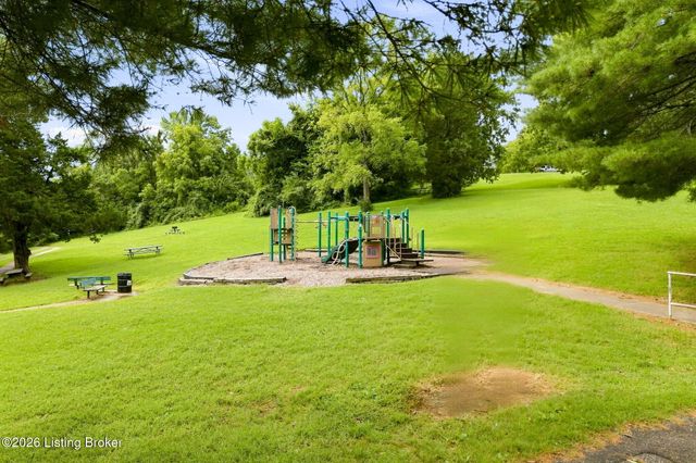 6707 Chestnut View Ct, Louisville, KY 40229