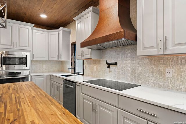 10918 Hunters Way, Helotes, TX 78023