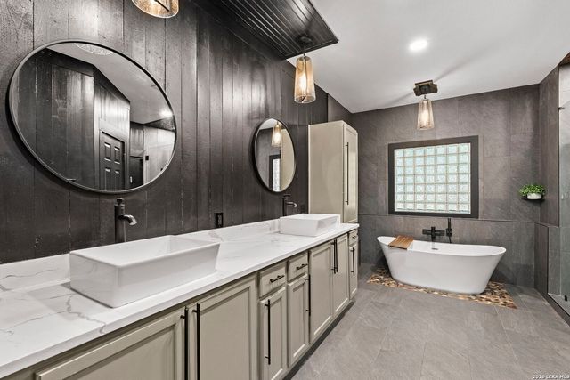 10918 Hunters Way, Helotes, TX 78023