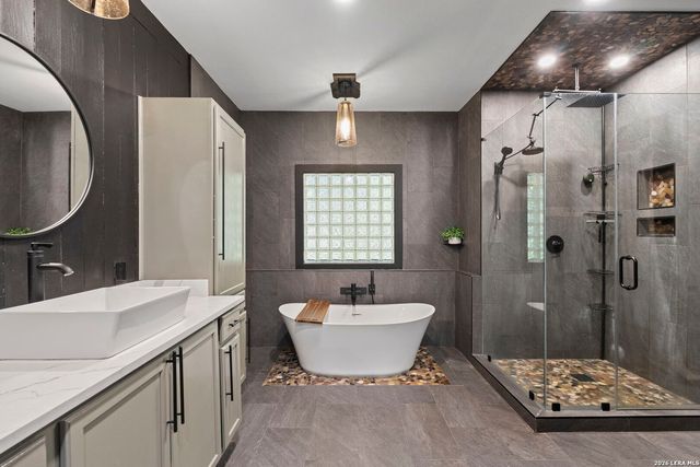 10918 Hunters Way, Helotes, TX 78023