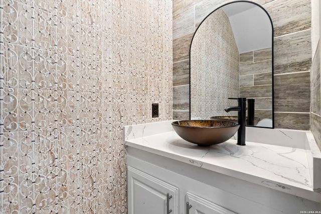 10918 Hunters Way, Helotes, TX 78023